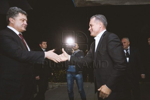 Усатый: президент Украины Порошенко – преступник, замешанный в хищениях и убийствах в Молдове, его покрывает и шантажирует Плахотнюк (ВИДЕО)